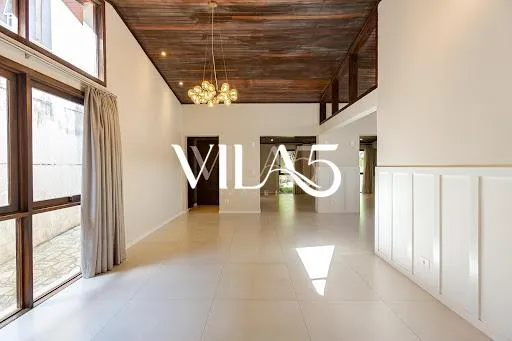 3-bedroom house with a bathtub in Curitiba — photo 23