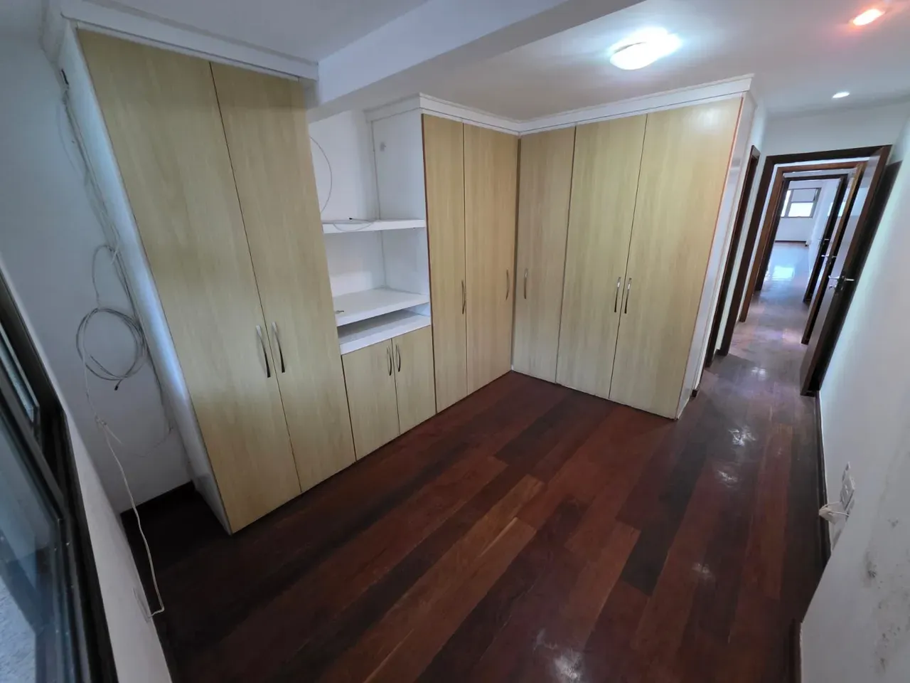 3-bedroom apartment with a bathtub — photo 3