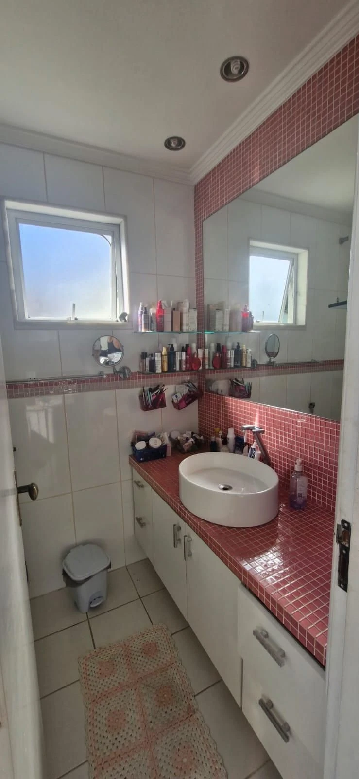 4-bedroom house with a private pool — photo 17
