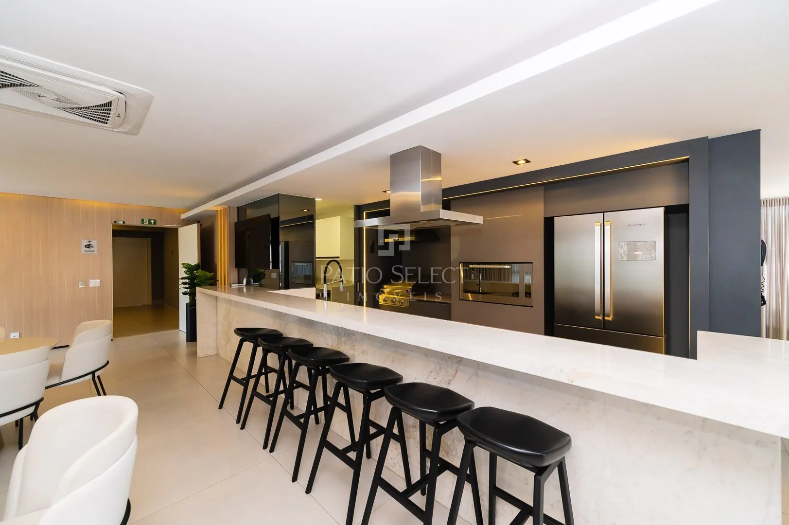 220 m² apartment with 3 en-suite bedrooms and 2 parking — photo 52