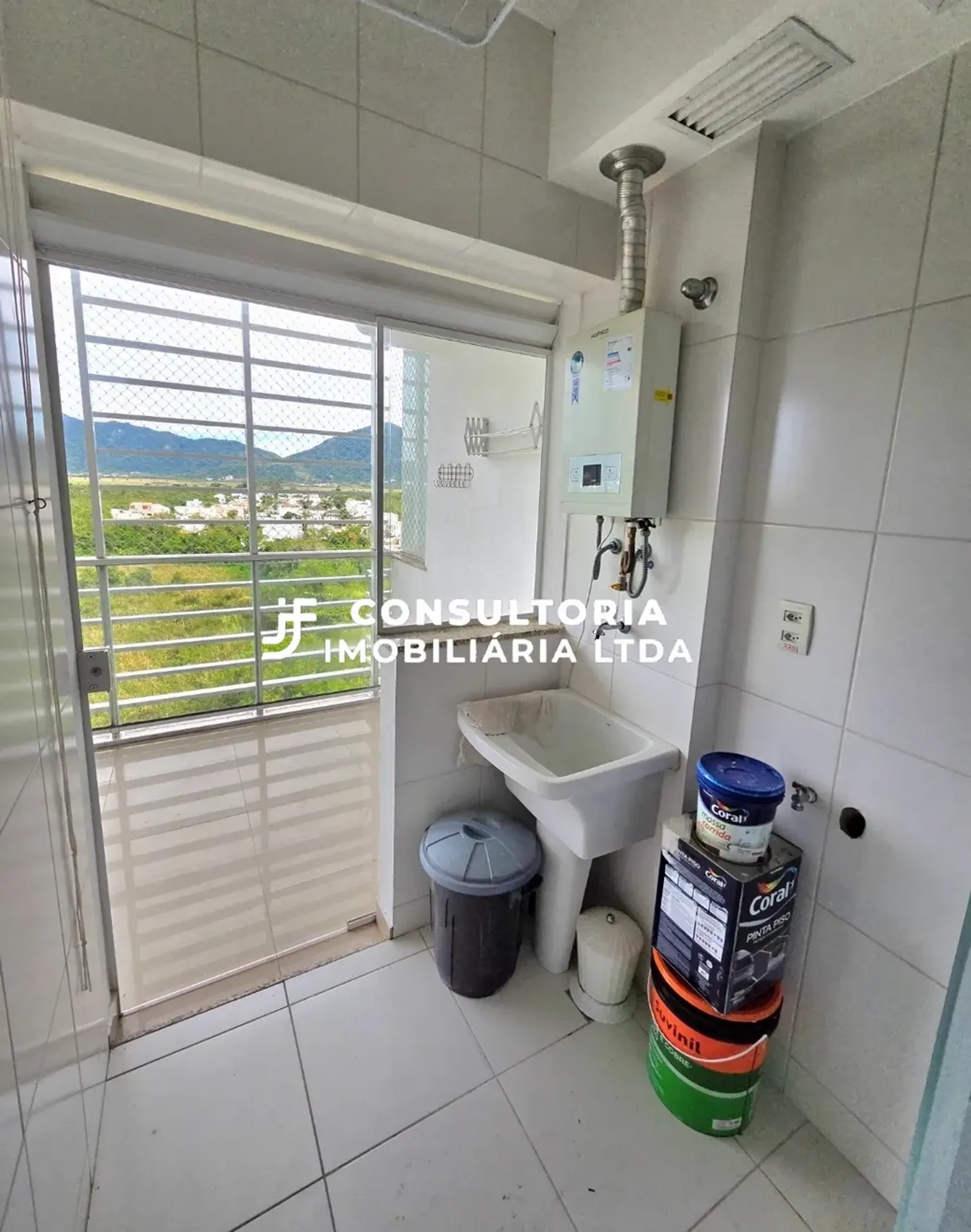 Unfurnished apartment with air conditioning and 3 bedrooms — photo 25