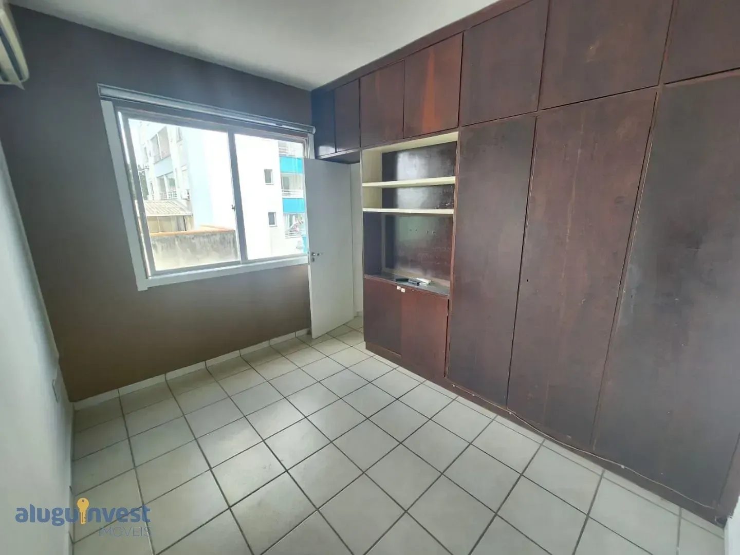 One-bedroom apartment in a building with a gym — photo 3