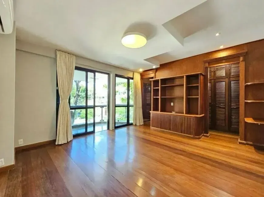 Washing machine in a 3-bedroom apartment, 209 m² — photo 4