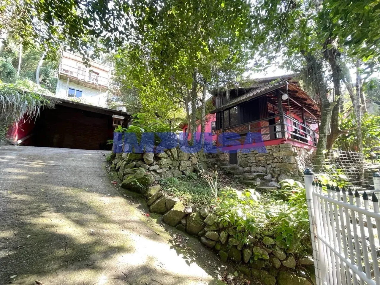 3-bedroom house with a fireplace in Florianópolis — photo 26