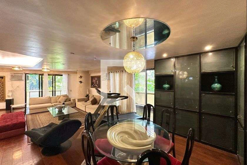 Duplex apartment with 3 en-suite bedrooms and laundry — photo 20