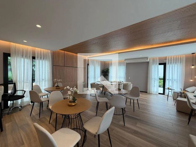 2-bedroom apartment in a building with a gym — photo 9