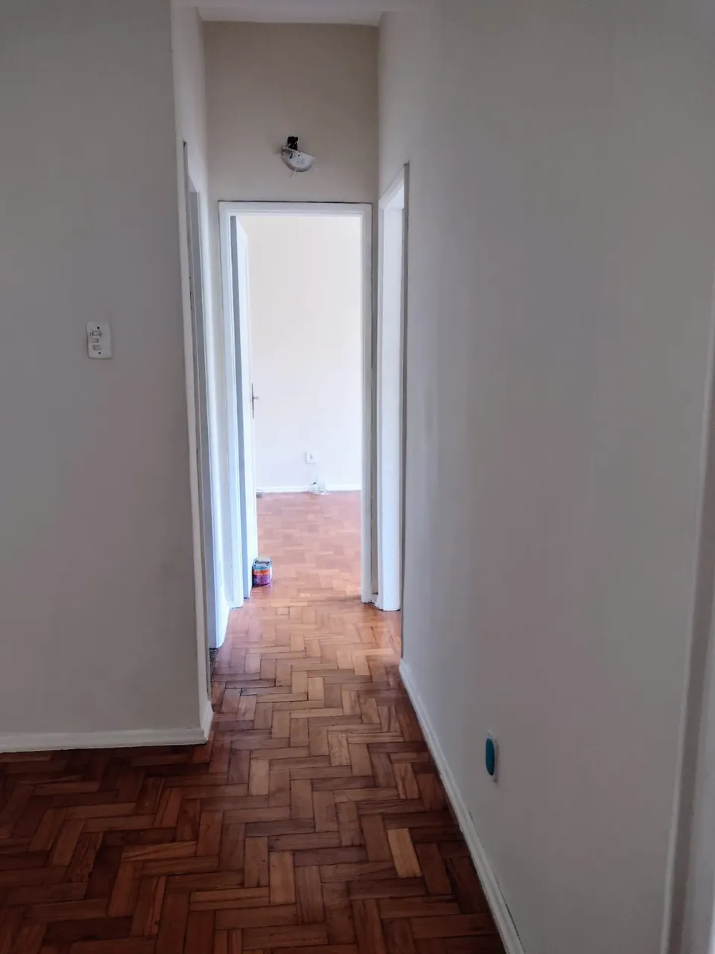 Apartment on the 4th floor with wood or laminate floors — photo 11