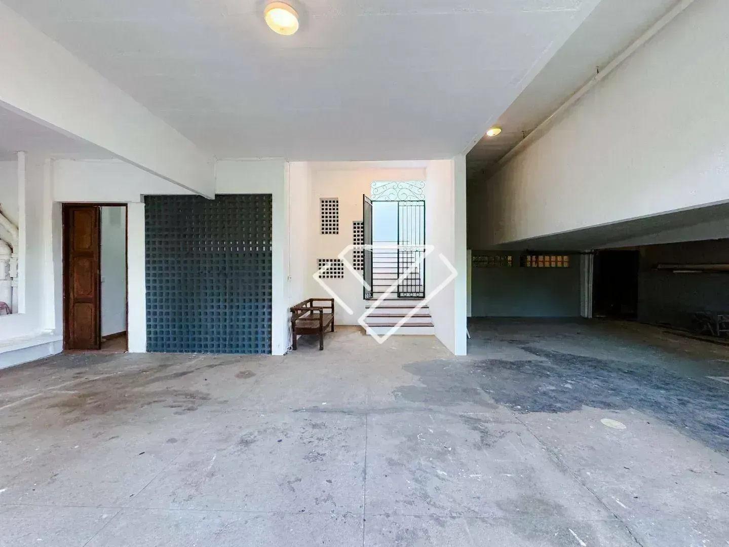 House with 3 bedrooms and 4 bathrooms on 600 m² — photo 10