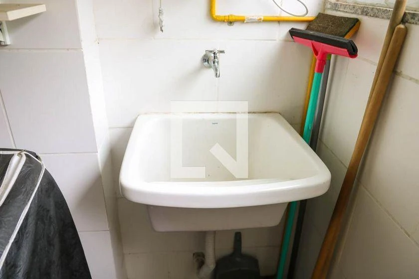Apartamento mobiliado de 2 quartos em condomínio com piscina — photo 23