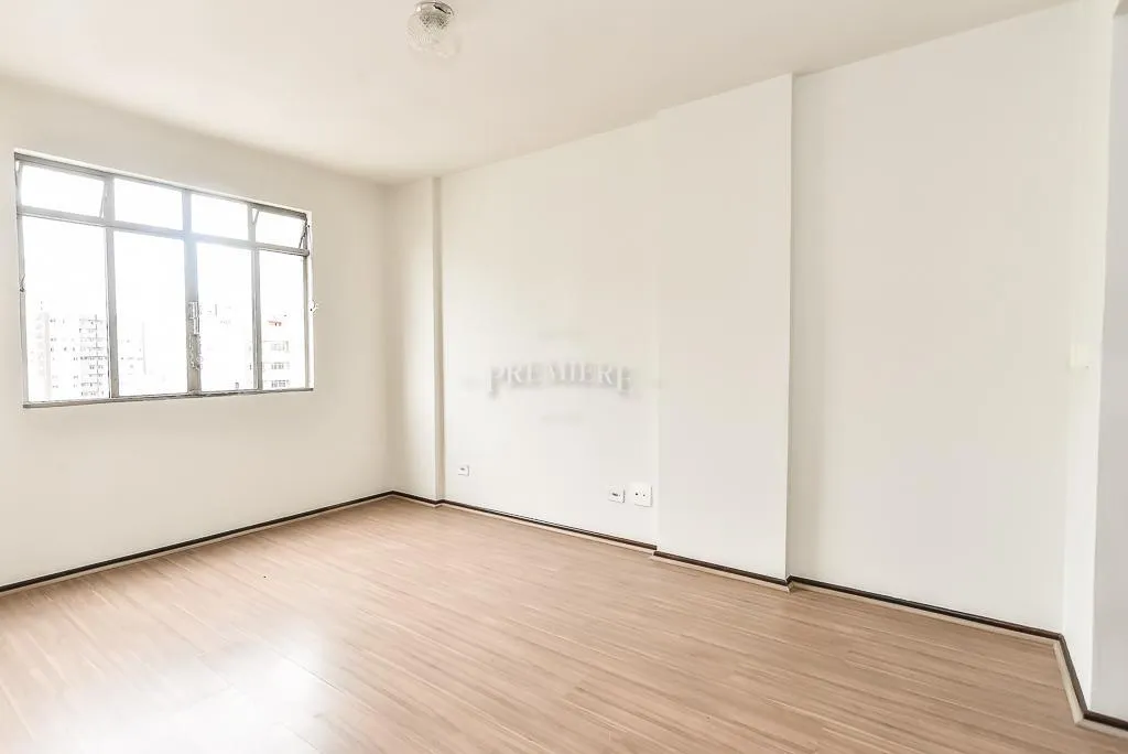Apartment on the 21st floor with wood or laminate floors — photo 18