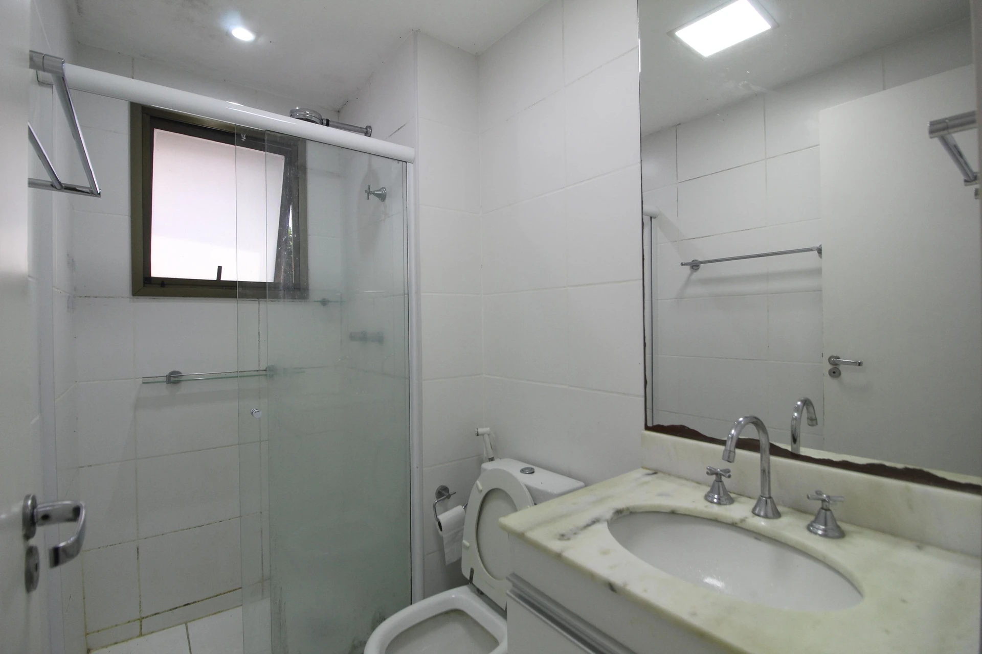 Walk-in closet in a 3-bedroom apartment, 120 m² — photo 14
