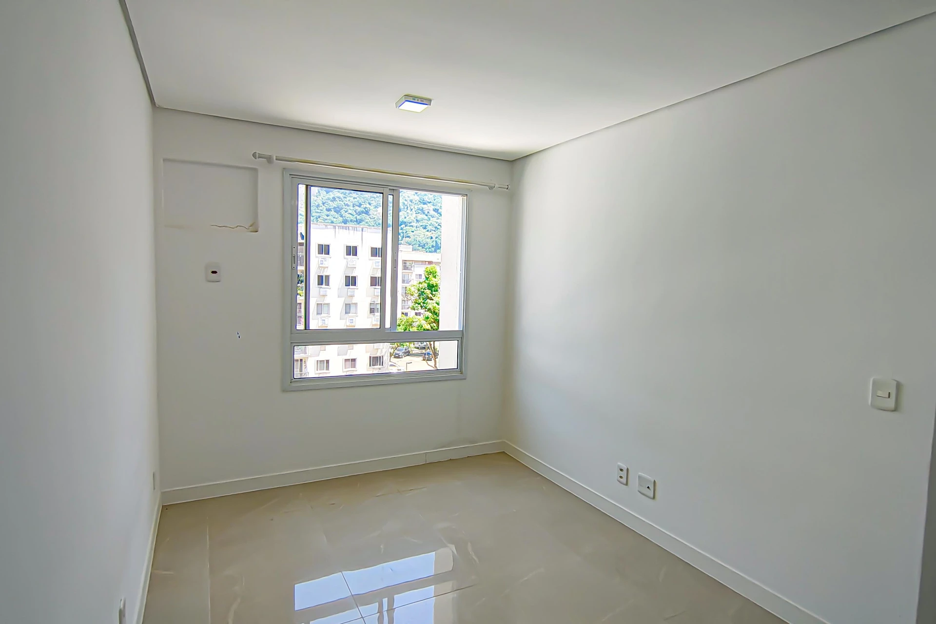 Unfurnished 2-bedroom apartment with en-suite bathrooms — photo 31