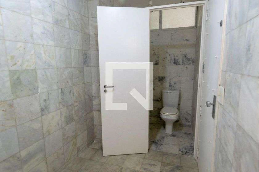 Rental apartment with 4 bedrooms and 4 bathrooms — photo 24