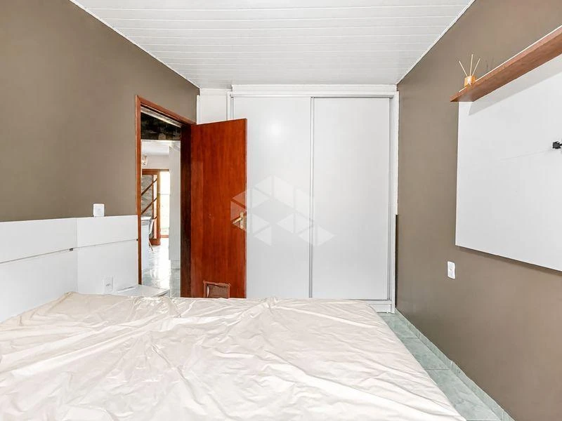 Balcony with a grill in a 2-bedroom house, 100 m² — photo 21