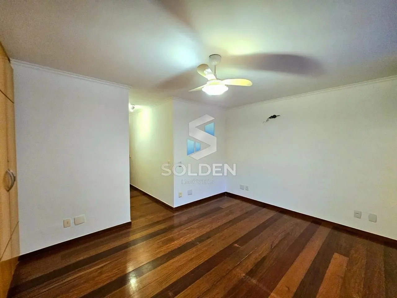 160 m² apartment with 3 bedrooms and 4 bathrooms — photo 18
