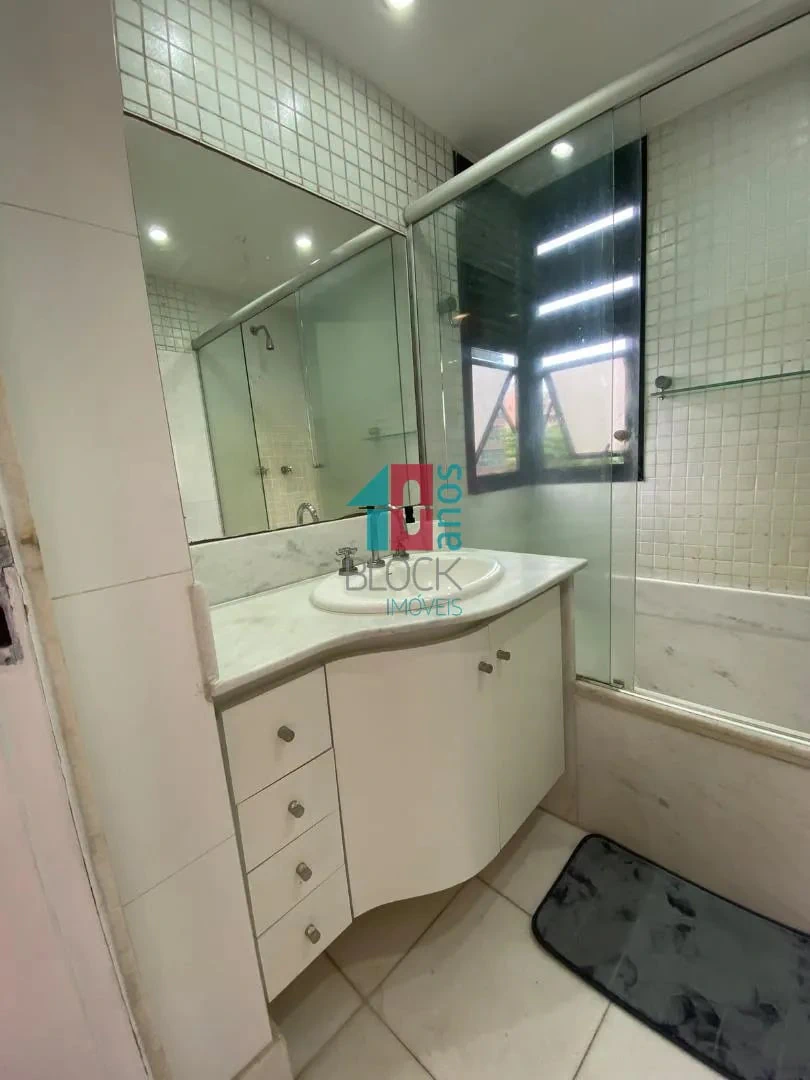 144 m² apartment with a home office and a water view — photo 24