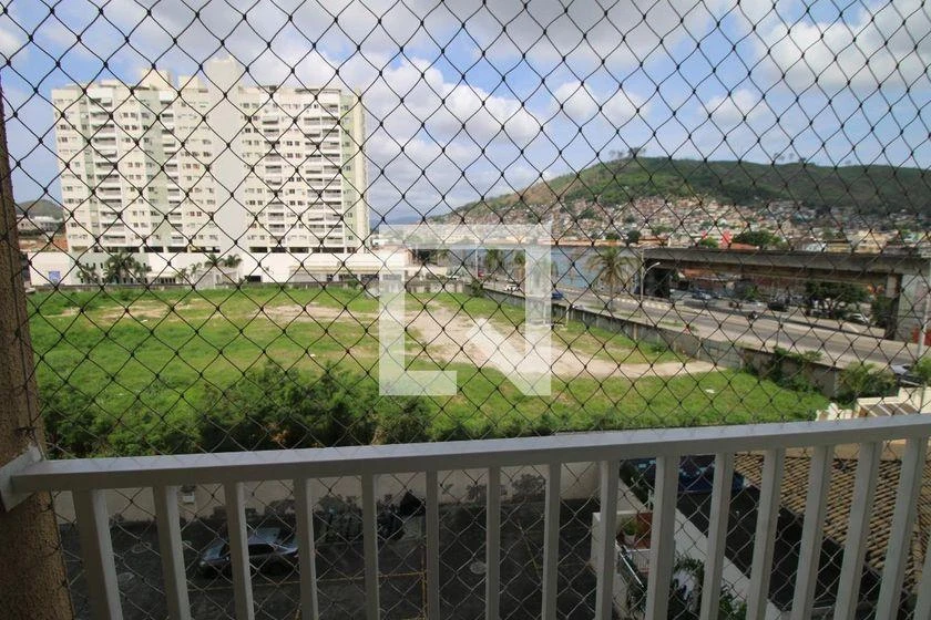 2-bedroom apartment in a building with a pool — photo 19