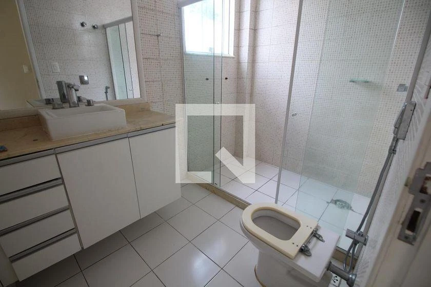 6-bedroom house with 4 en-suite suites and 600 m² — photo 38