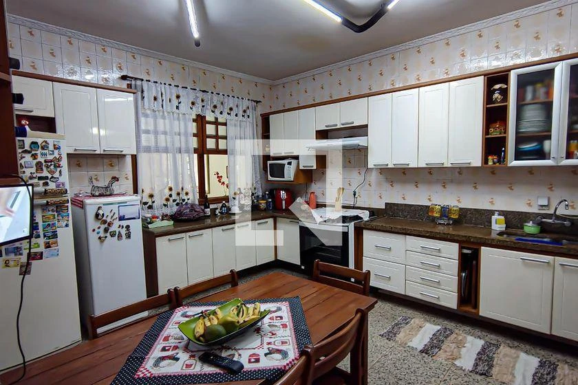 Casa de 420 m² com 4 quartos, 3 vagas e quintal — photo 2