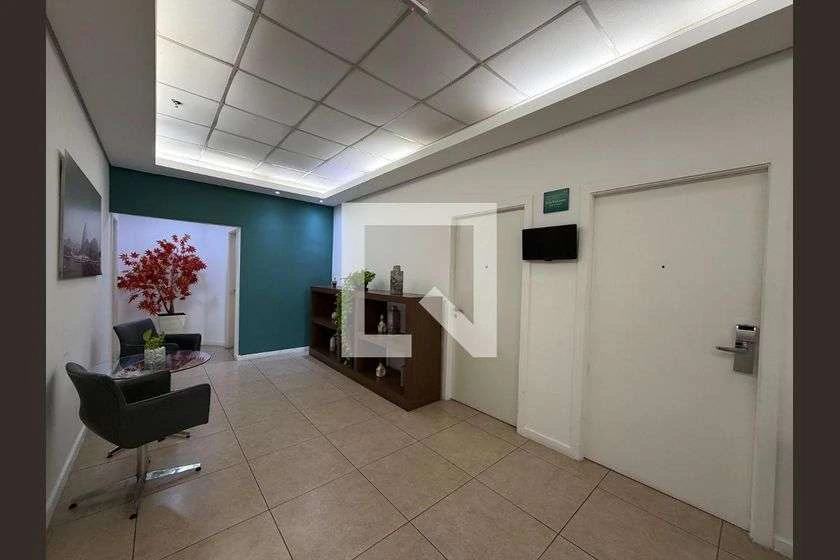 Студия 37 м² с балконом и компактной кухней — photo 9