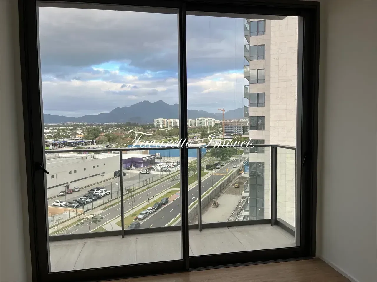 Apartment with 4 suites and a closed-off kitchen — photo 30