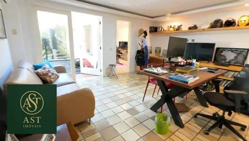 686 m² house with floor-to-ceiling windows and a bathtub — photo 35