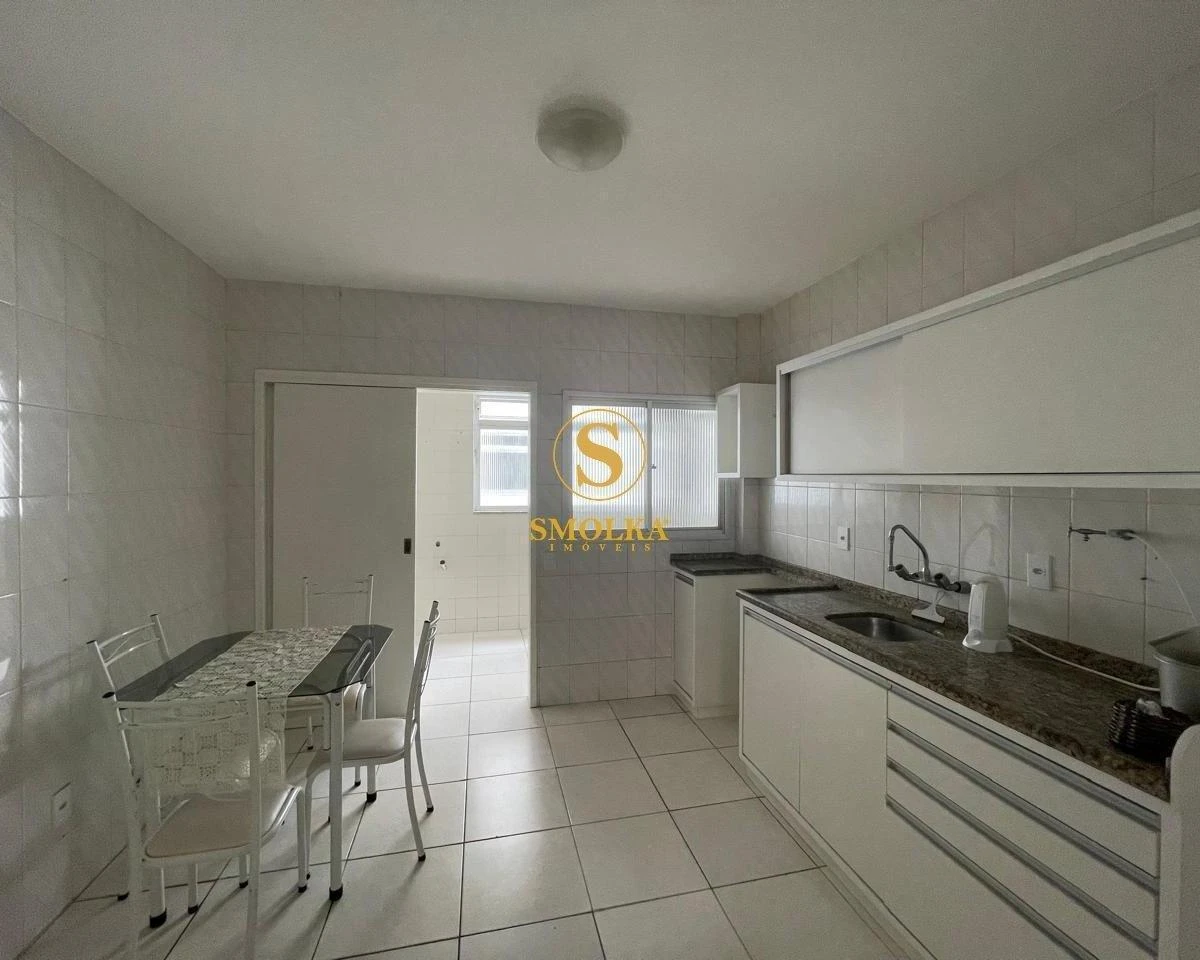 Apartment, 114 m², with wood or laminate floors — photo 2