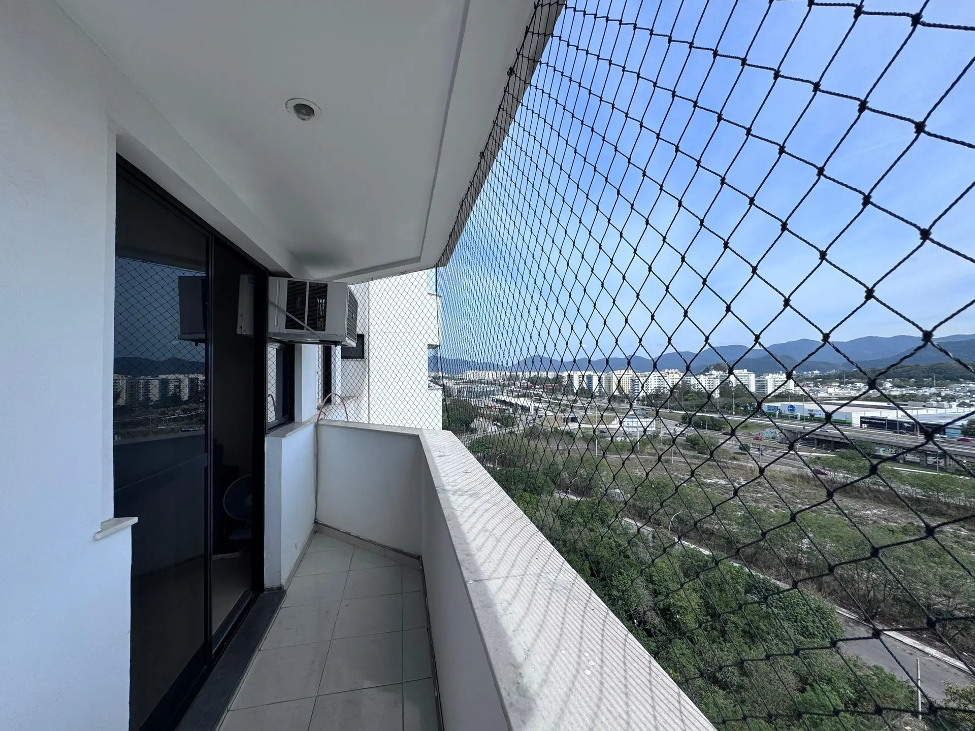 2-bedroom apartment with a mountain view in Rio de Janeiro — photo 26