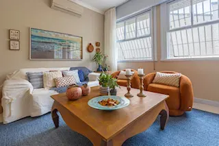 Apartment on the 4th floor with a glass-enclosed balcony — photo 9