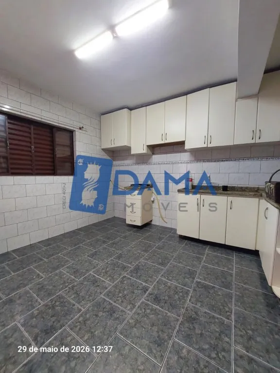 4-bedroom townhouse with separate, closed kitchen — photo 12