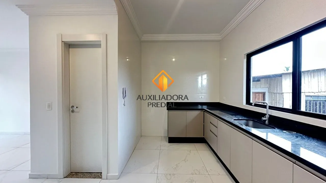 House with 3 bedrooms and a balcony — photo 4