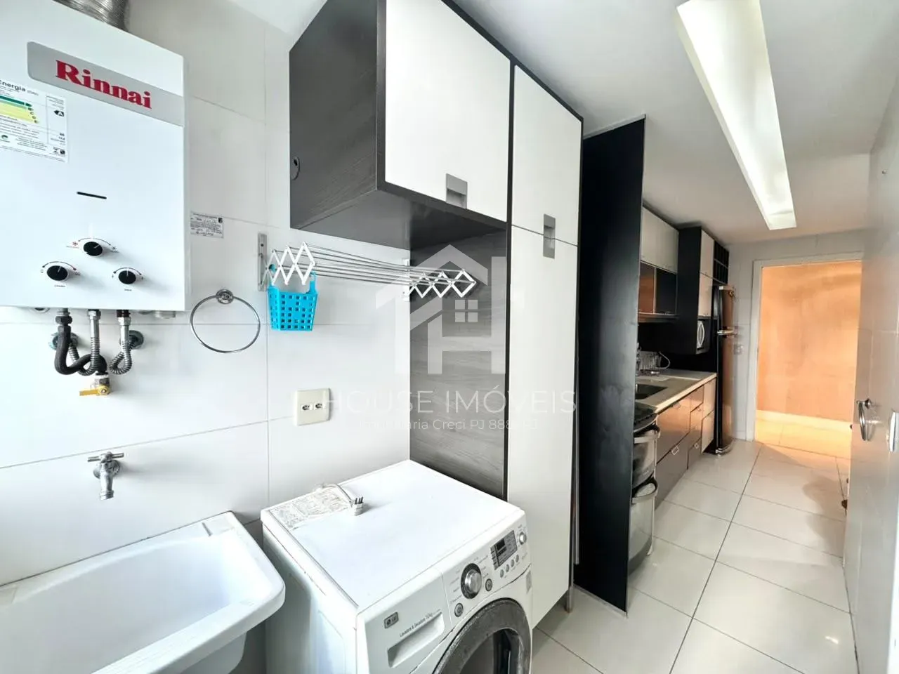 Furnished 3-bedroom apartment with 3 bathrooms — photo 10