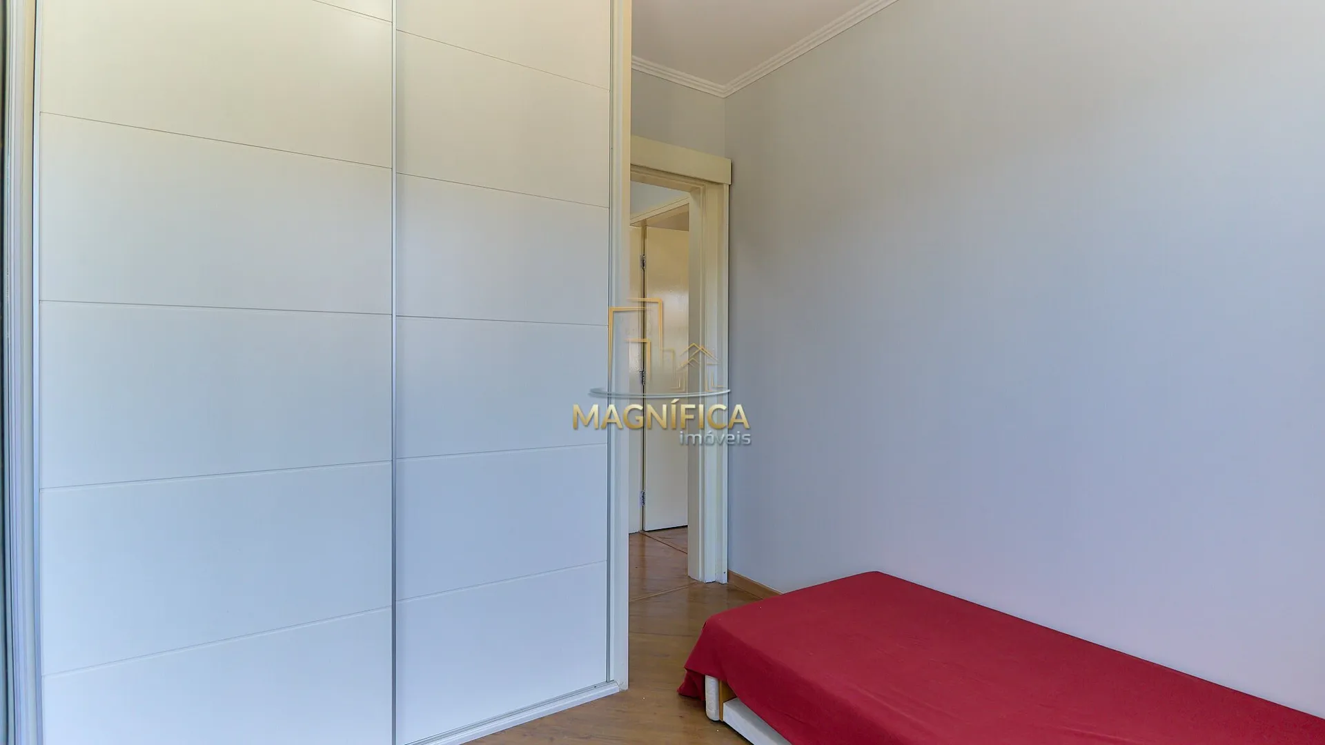 House with 4 bedrooms and 3 en-suite suites, 4 parking spaces — photo 33