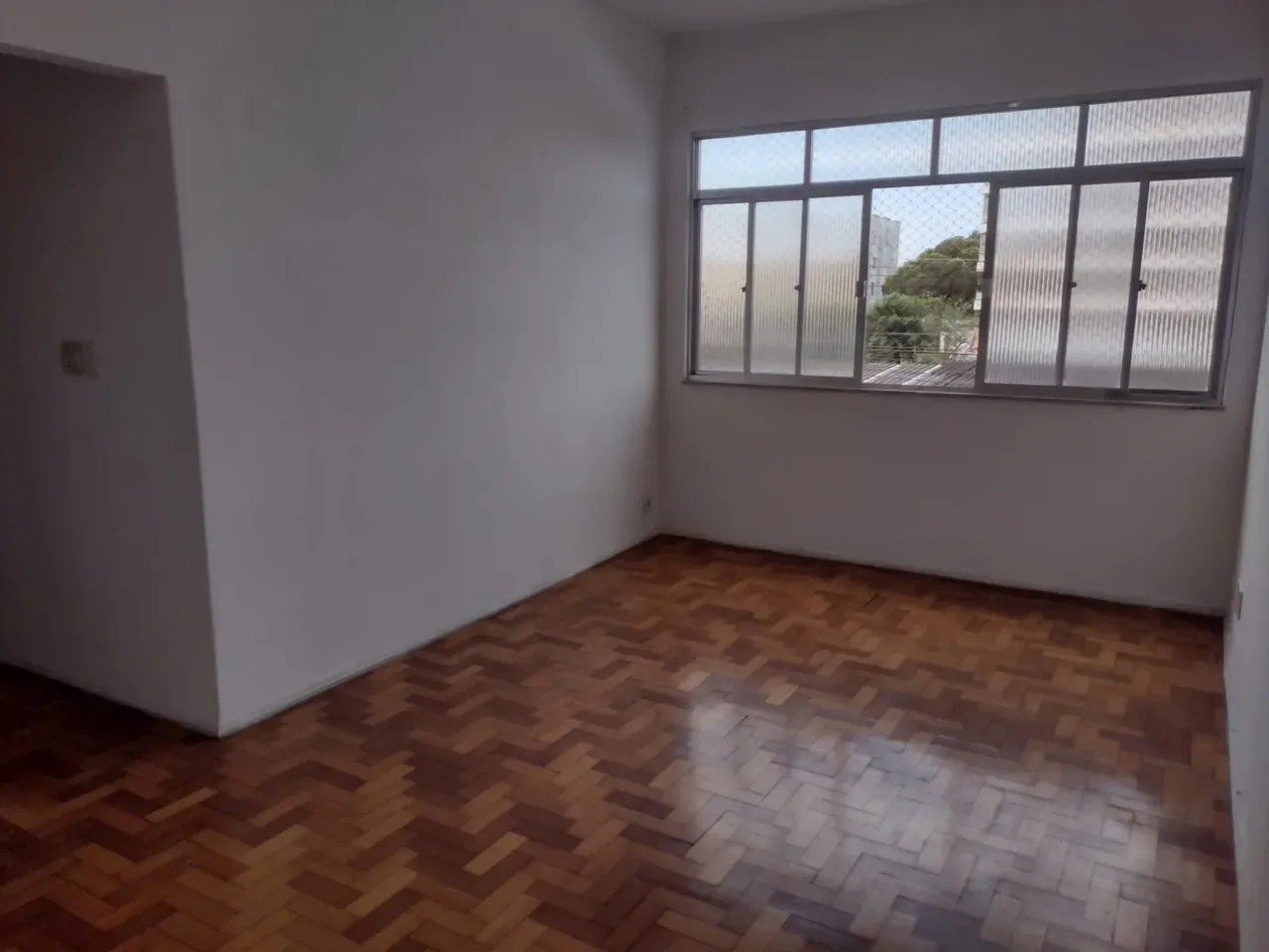 Apartment on the 1st floor with wood or laminate floors — photo 11