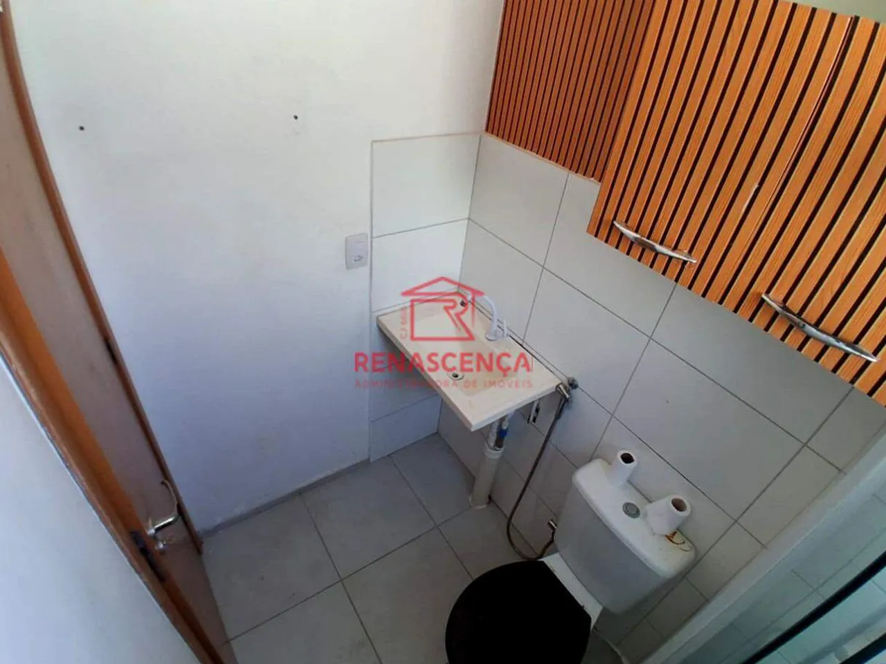 2-bedroom apartment with 1 bathroom and gas stove kitchen — photo 11
