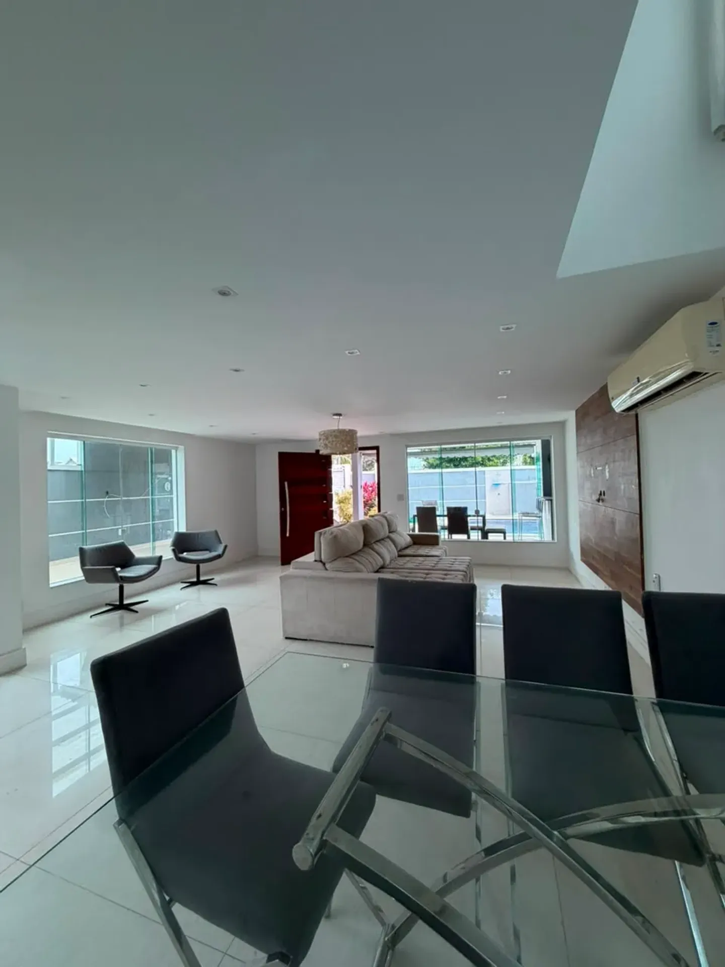 Rental house with 5 bedrooms and 5 bathrooms — photo 29