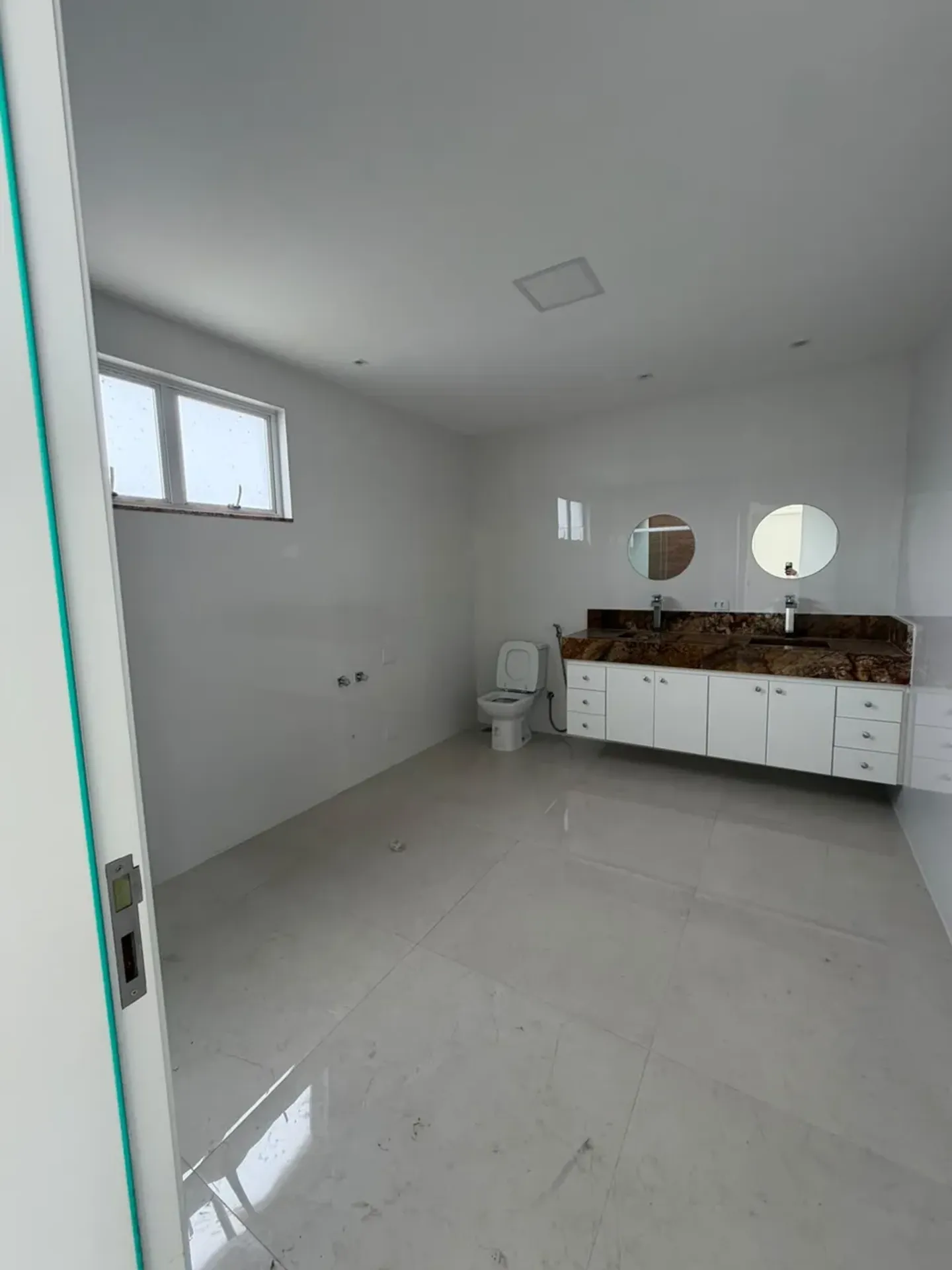 House, 370 m², with floor-to-ceiling windows — photo 26