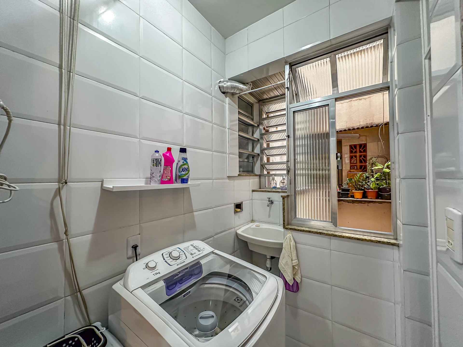 Furnished 1-bedroom apartment with an open kitchen — photo 39