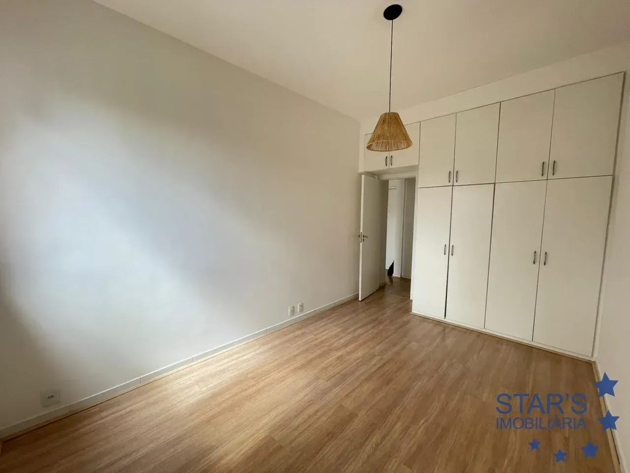 1-bedroom apartment with balcony and city-view outlook — photo 15