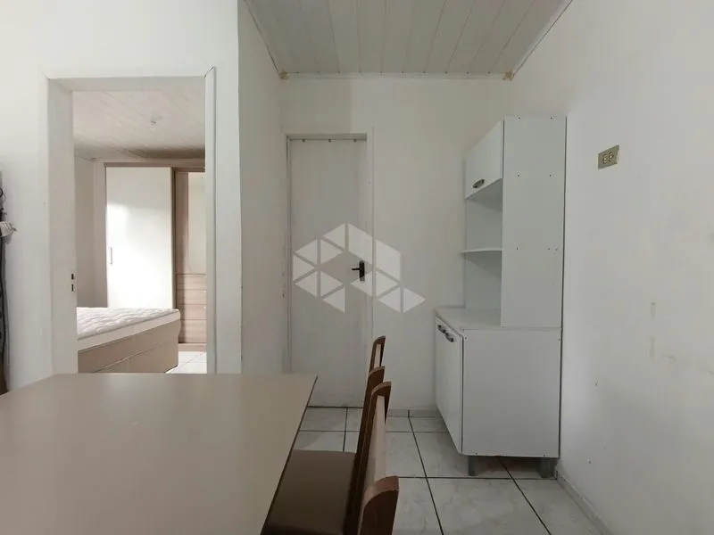 One-bedroom apartment with a washing machine — photo 3