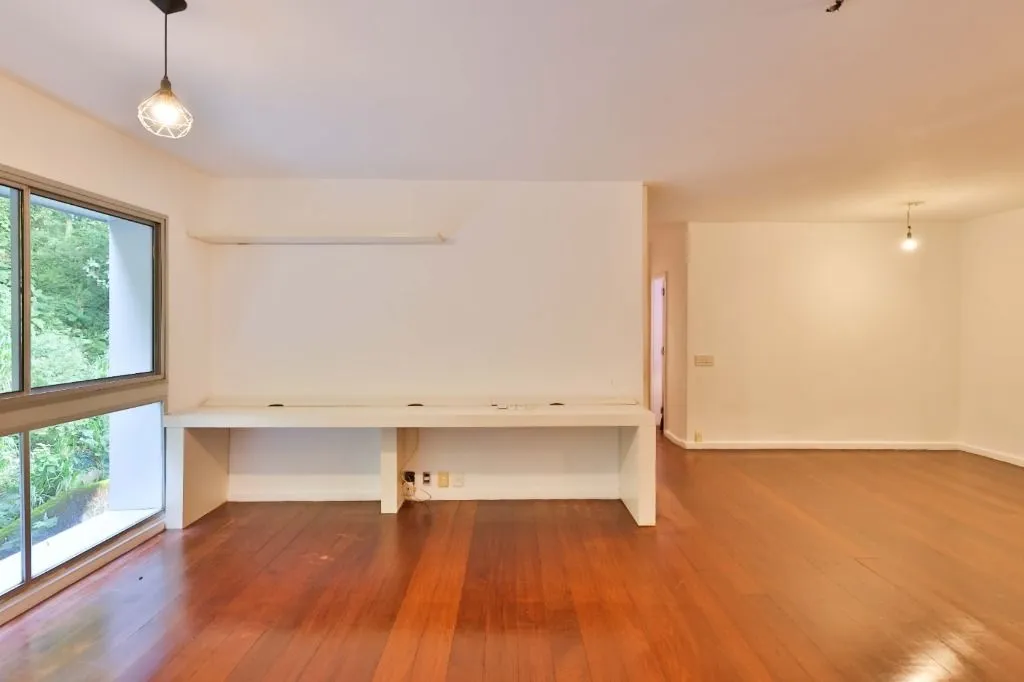 3-bedroom apartment with 2 baths and 125 m² floor area — photo 2