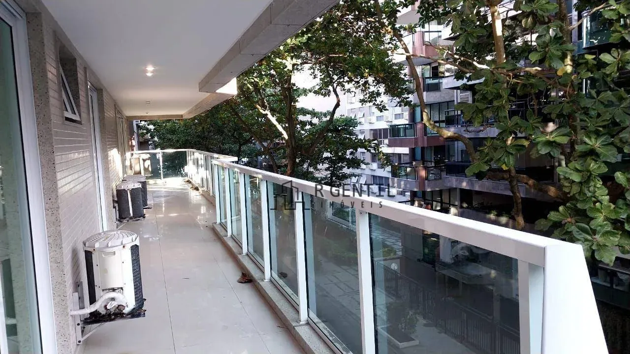 Apartamento com 4 dormitórios e 5 banheiros — photo 18