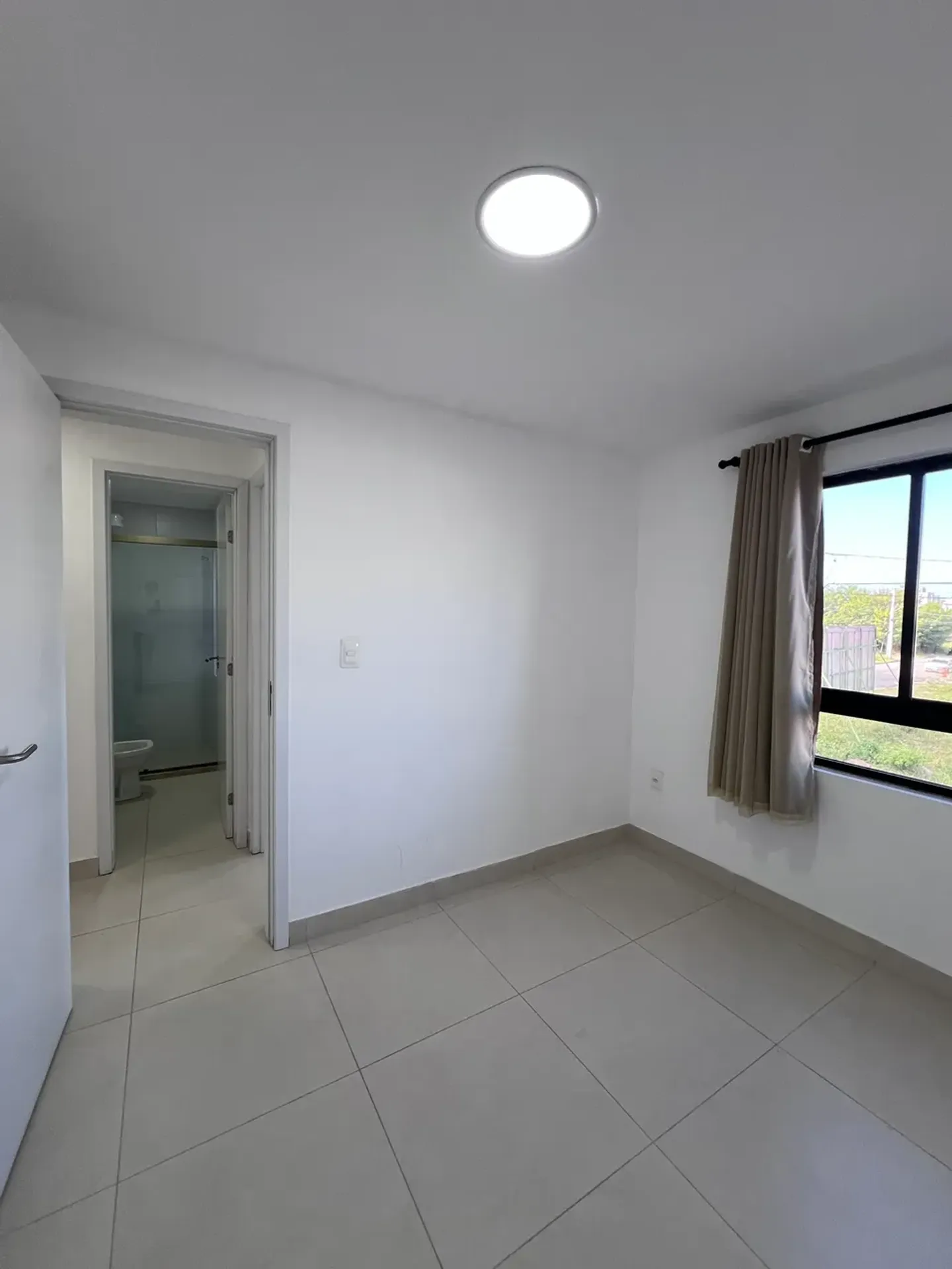 3-bedroom apartment with 1 suite and open-plan kitchen