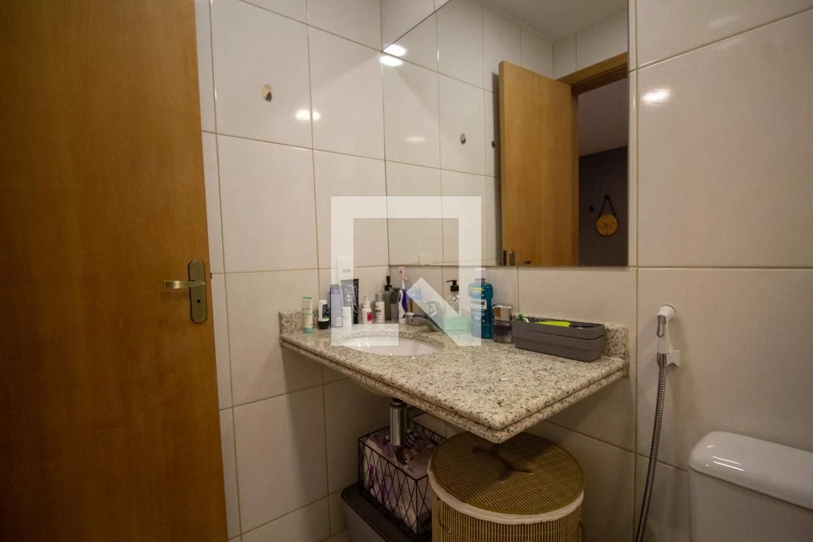 Furnished apartment with 2 en-suite bedrooms and desk — photo 32