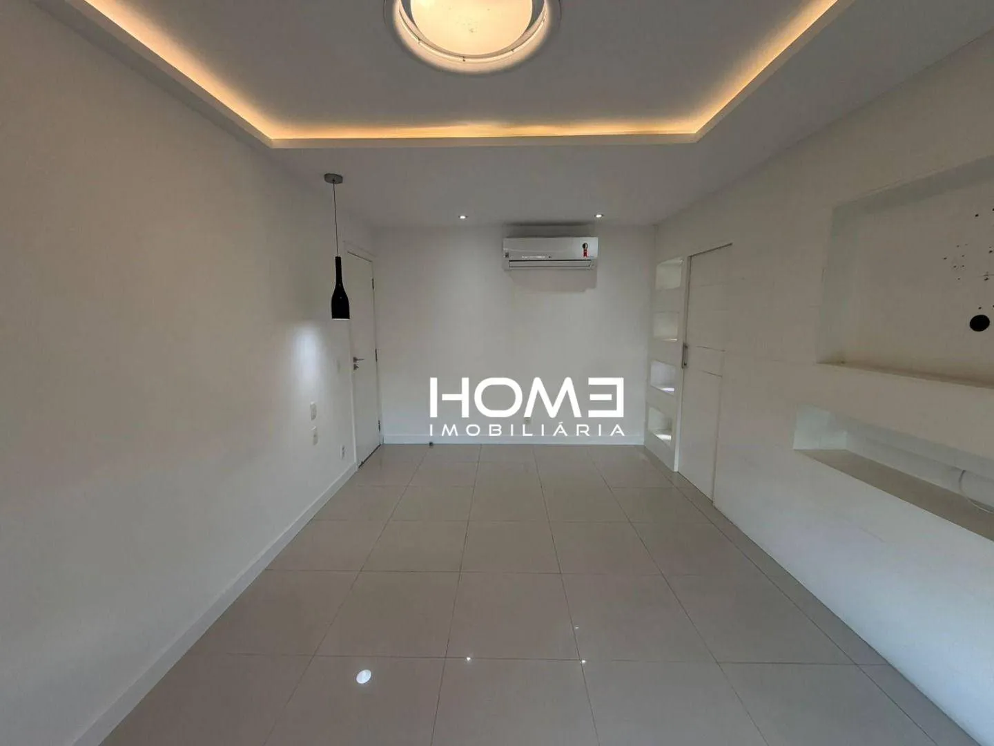 Furnished apartment, 365 m², with floor-to-ceiling windows — photo 51