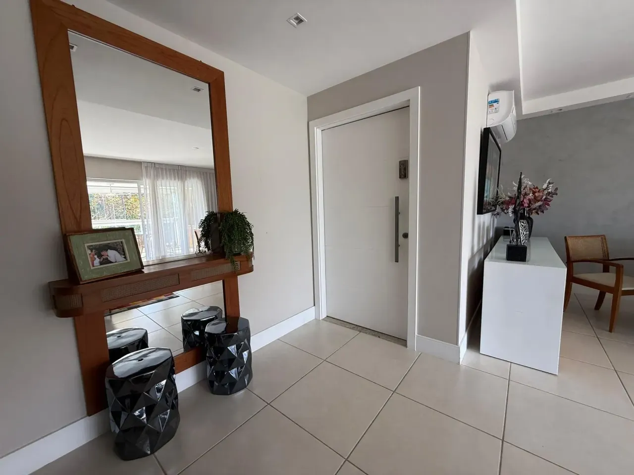 Furnished apartment with 4 bedrooms and 5 bathrooms — photo 19