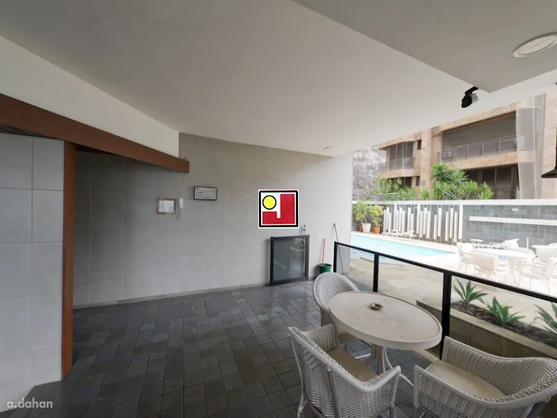 4-bedroom apartment with a glass-enclosed balcony — photo 44