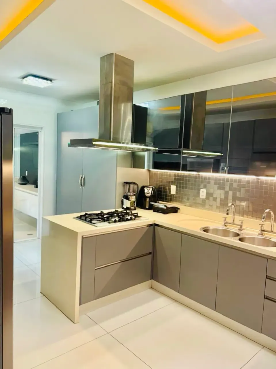 Casa mobiliada com cozinha integrada e 5 suítes — photo 2