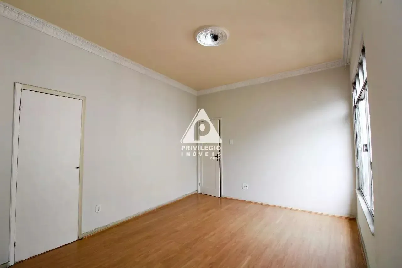 Деревянный пол или ламинат и 2 спальни: квартира 84 м² — photo 12