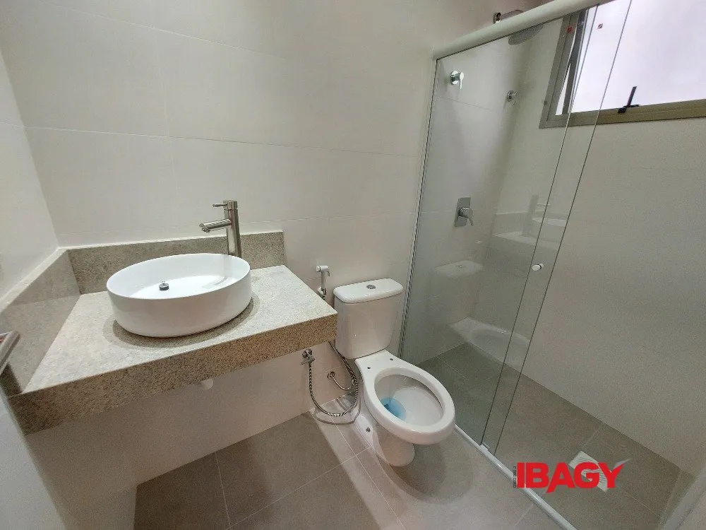 Apartamento de 2 dormitorios con balcón y parrilla — photo 25